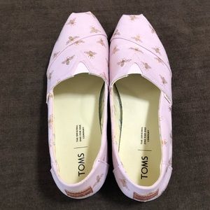 Like new! Toms light pink with rose gold bee 8.5